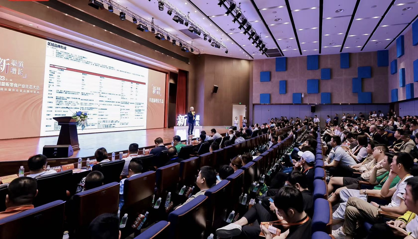 悠悠零食码头荣获中国量贩零食产业促进会“优秀会员单位”和“推荐加盟品牌”